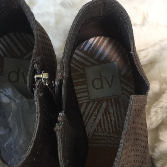 DV Dolce Vita booties lattice pattern 7.5W - Picture 4 of 5